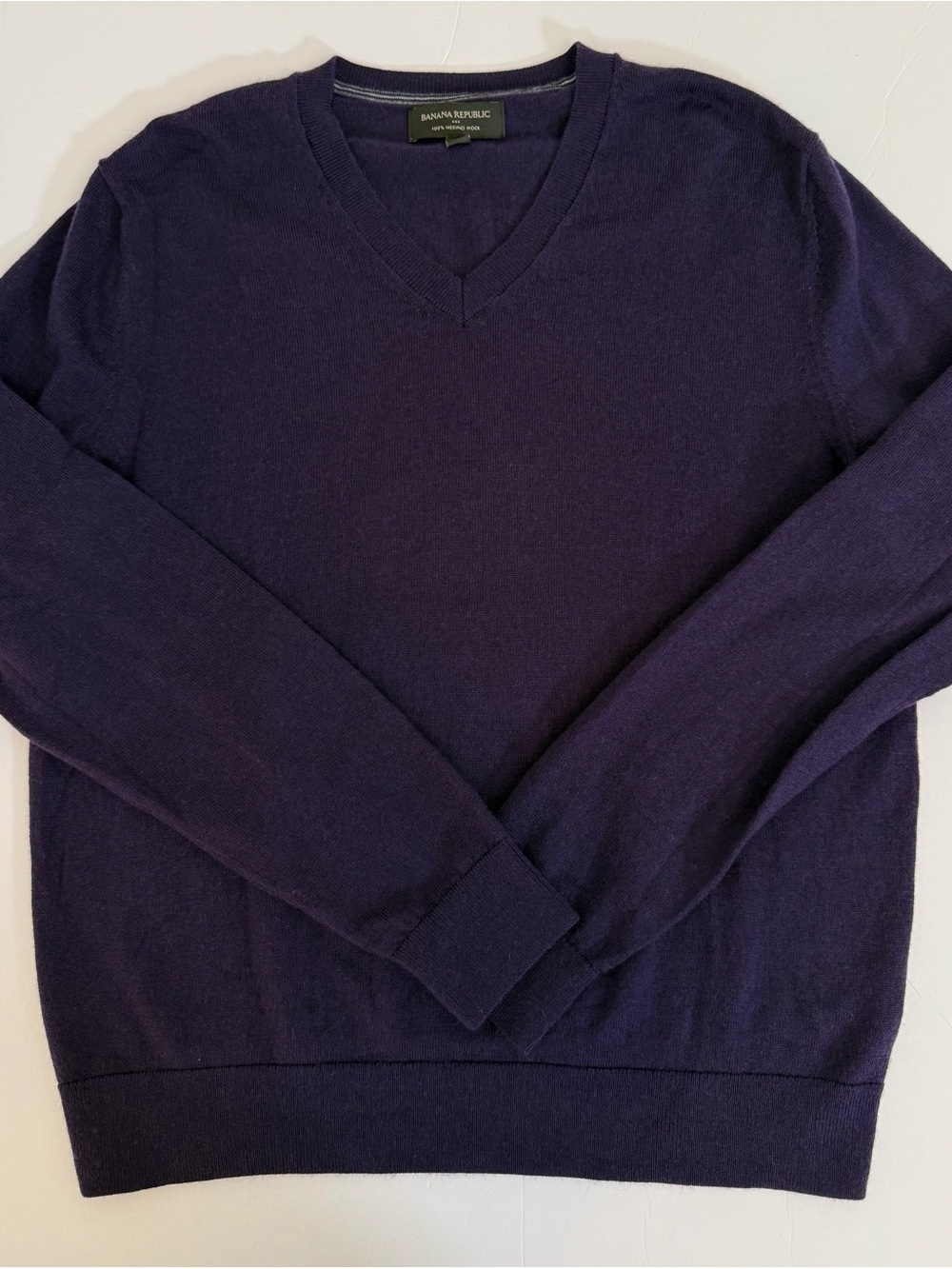 Banana Republic Merino Wool V-Neck Sweater Purple Men’s Medium Slim